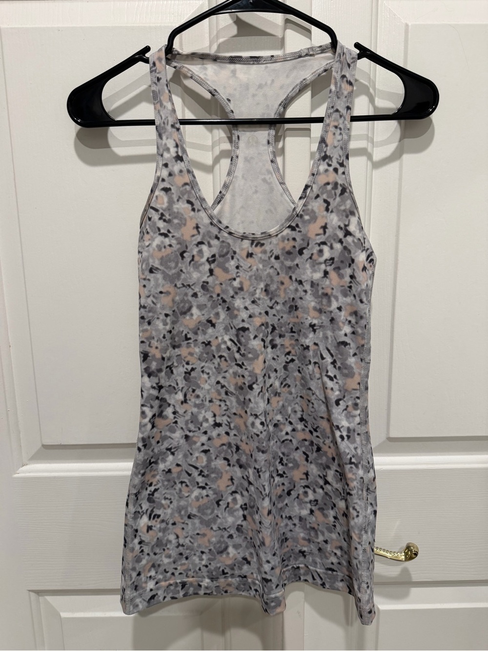 Lululemon women cool racerback size 2 grey and white print